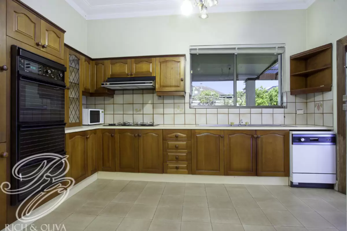 9 Claremont Road, Burwood Heights Sold by Rich & Oliva - image 4
