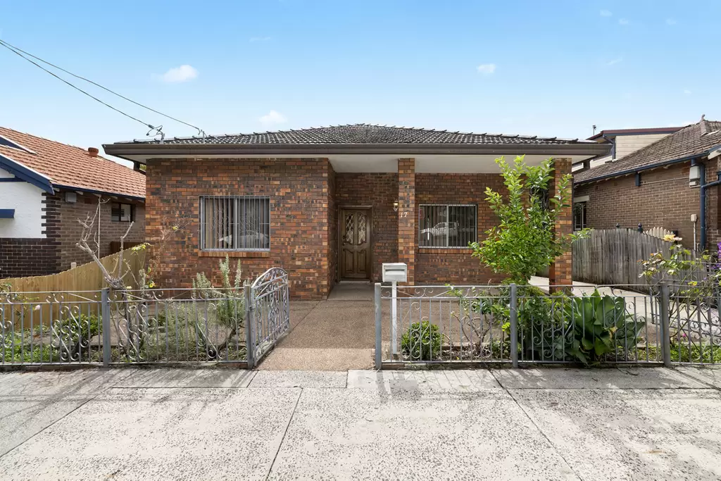 17 Trevenar Street, Ashbury Auction by Rich & Oliva