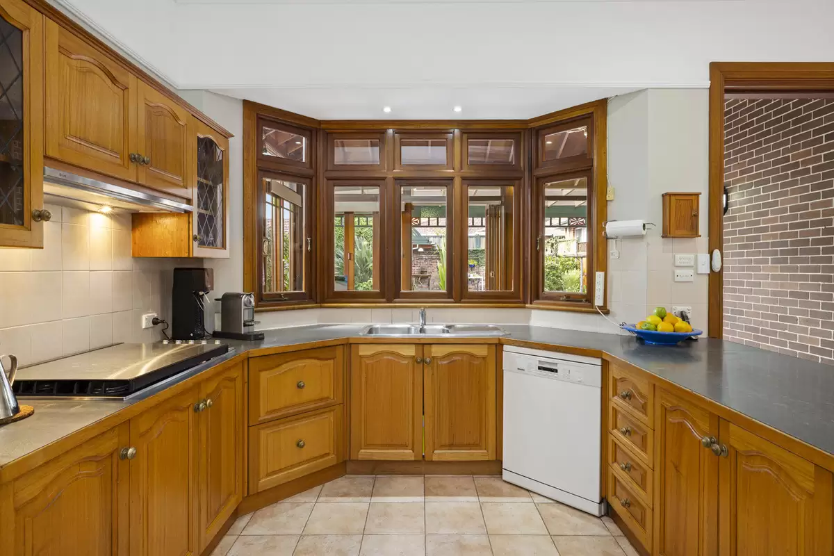 24 Lucas Road, Burwood Auction by Rich & Oliva - image 9
