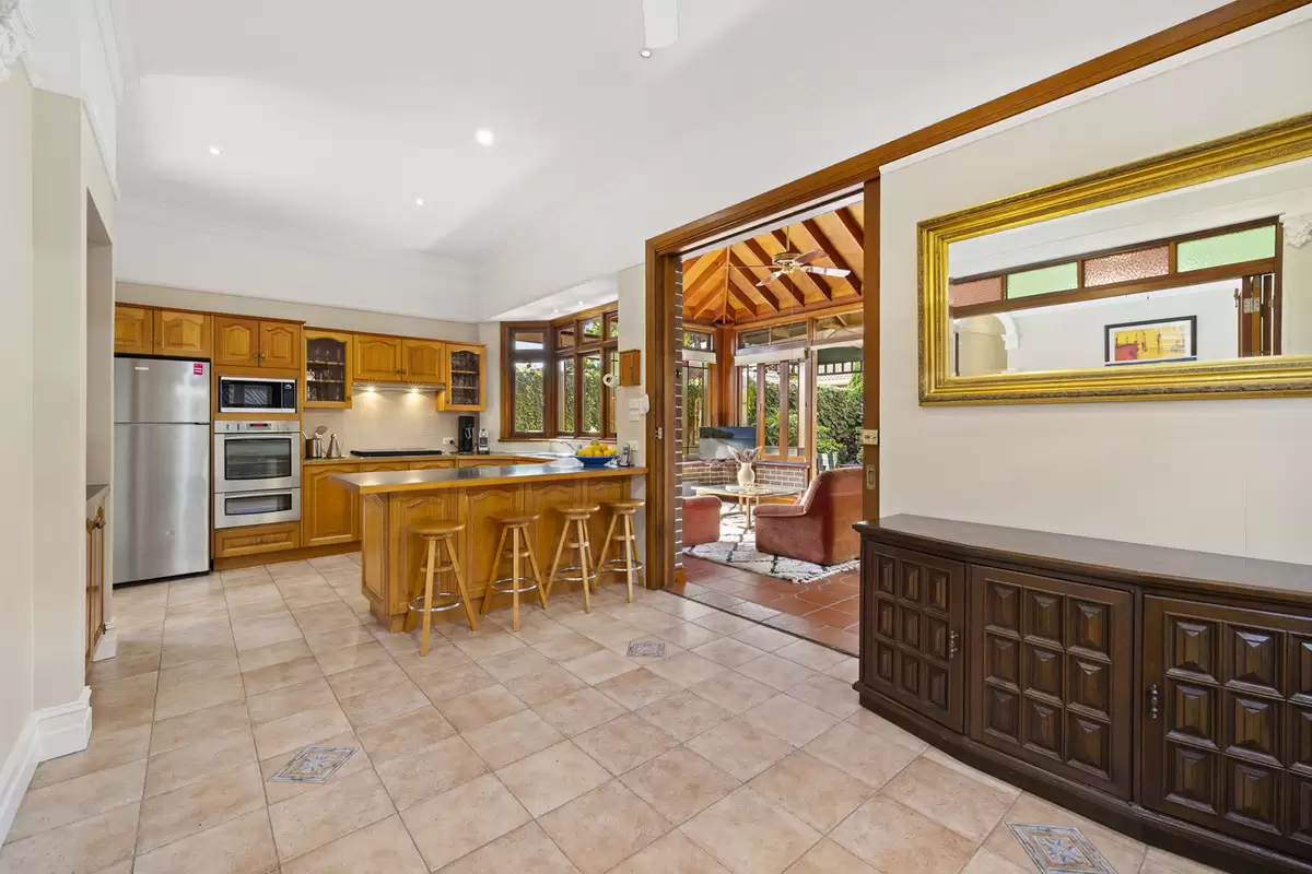 24 Lucas Road, Burwood Auction by Rich & Oliva - image 8