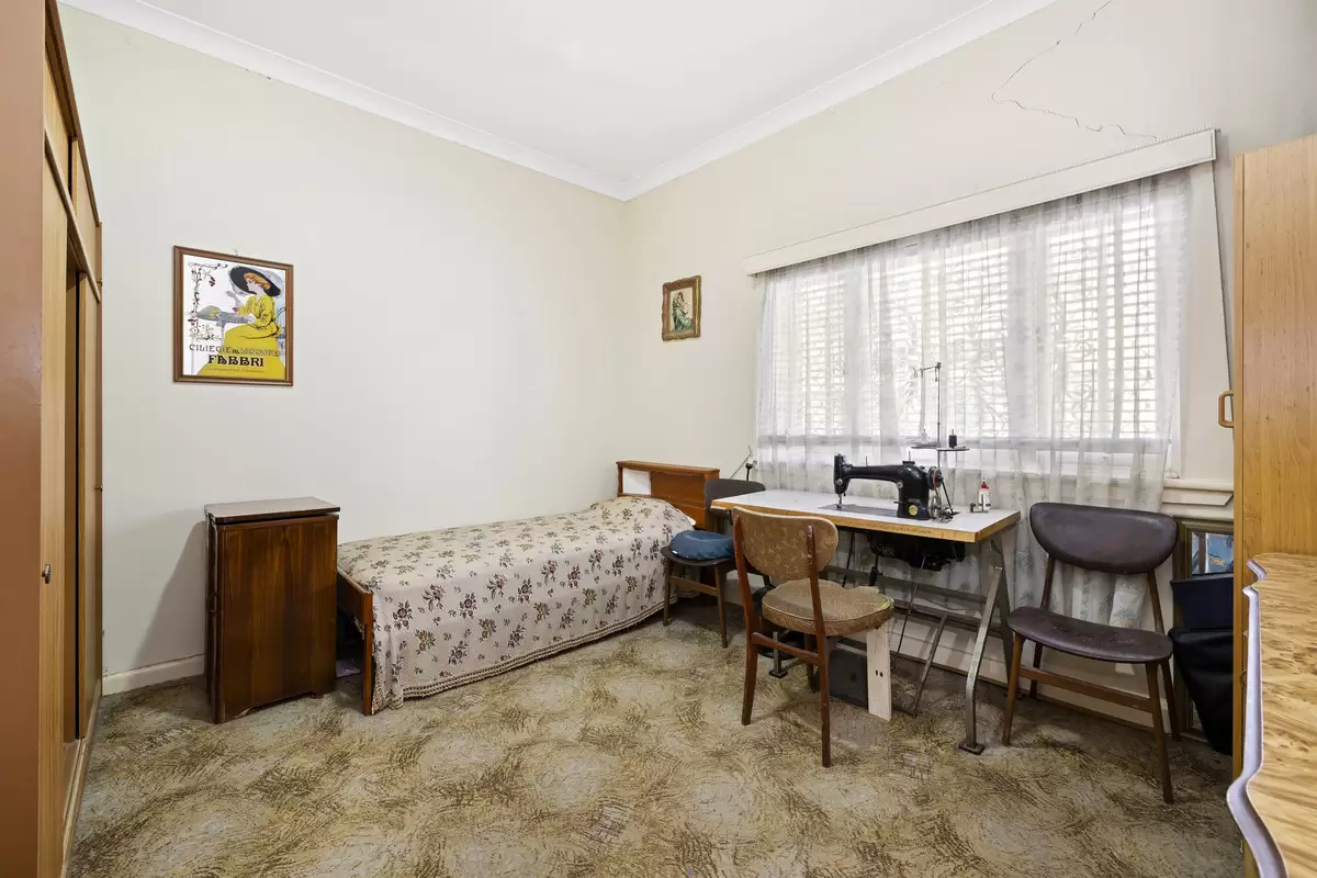 2 Arrowfield Avenue, Burwood Auction by Rich & Oliva - image 4