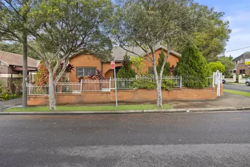 2 Arrowfield Avenue, Burwood For Sale by Rich & Oliva