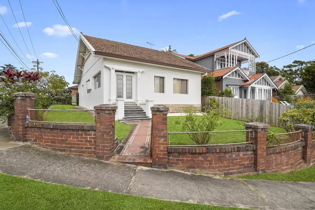 1 Checkley Street, Abbotsford Auction by Rich & Oliva - image 1