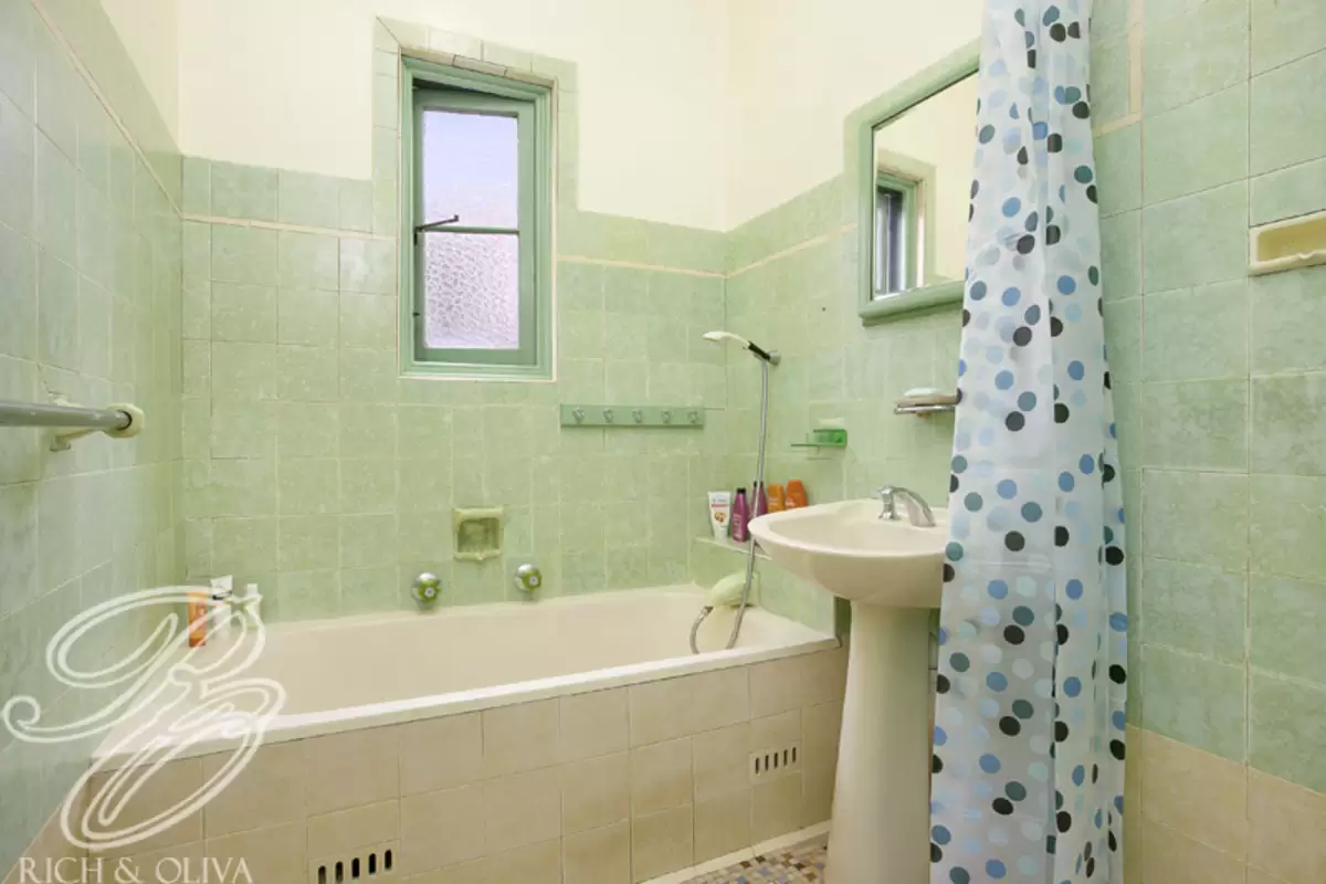 12 Hampton, Croydon Park Sold by Rich & Oliva - image 8