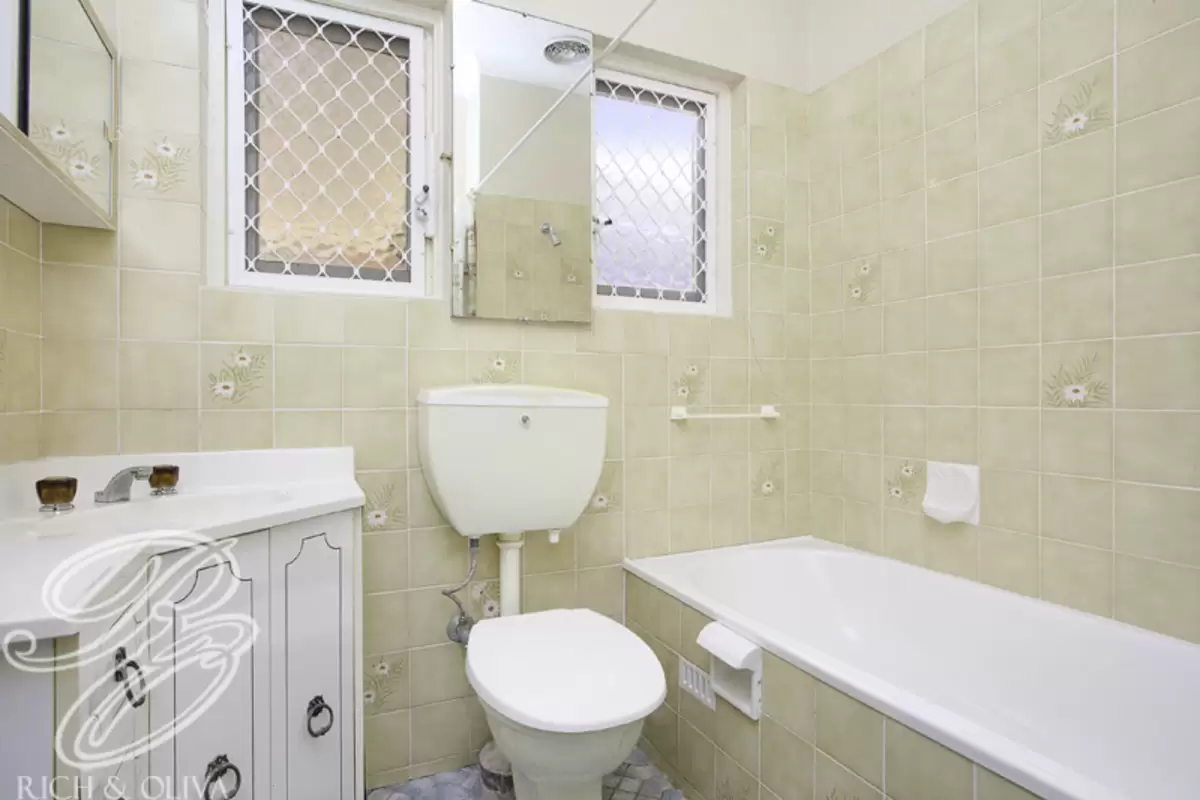 8 Badminton Road, Croydon Sold by Rich & Oliva - image 6
