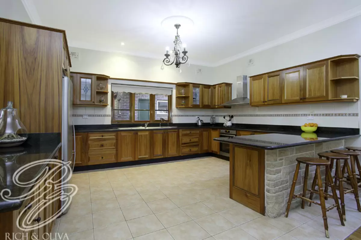 14 Wychbury Avenue, Croydon Sold by Rich & Oliva - image 3