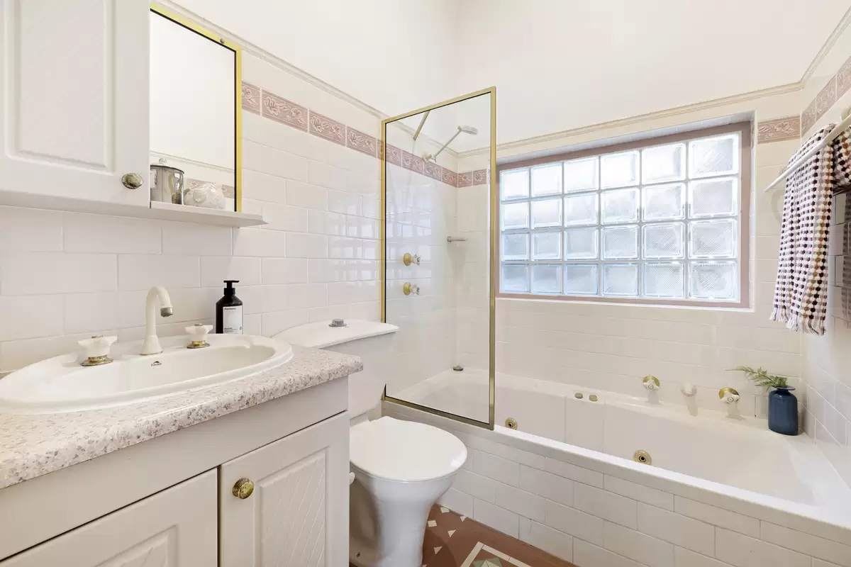 8 Rostherne Avenue, Croydon For Sale by Rich & Oliva - image 15