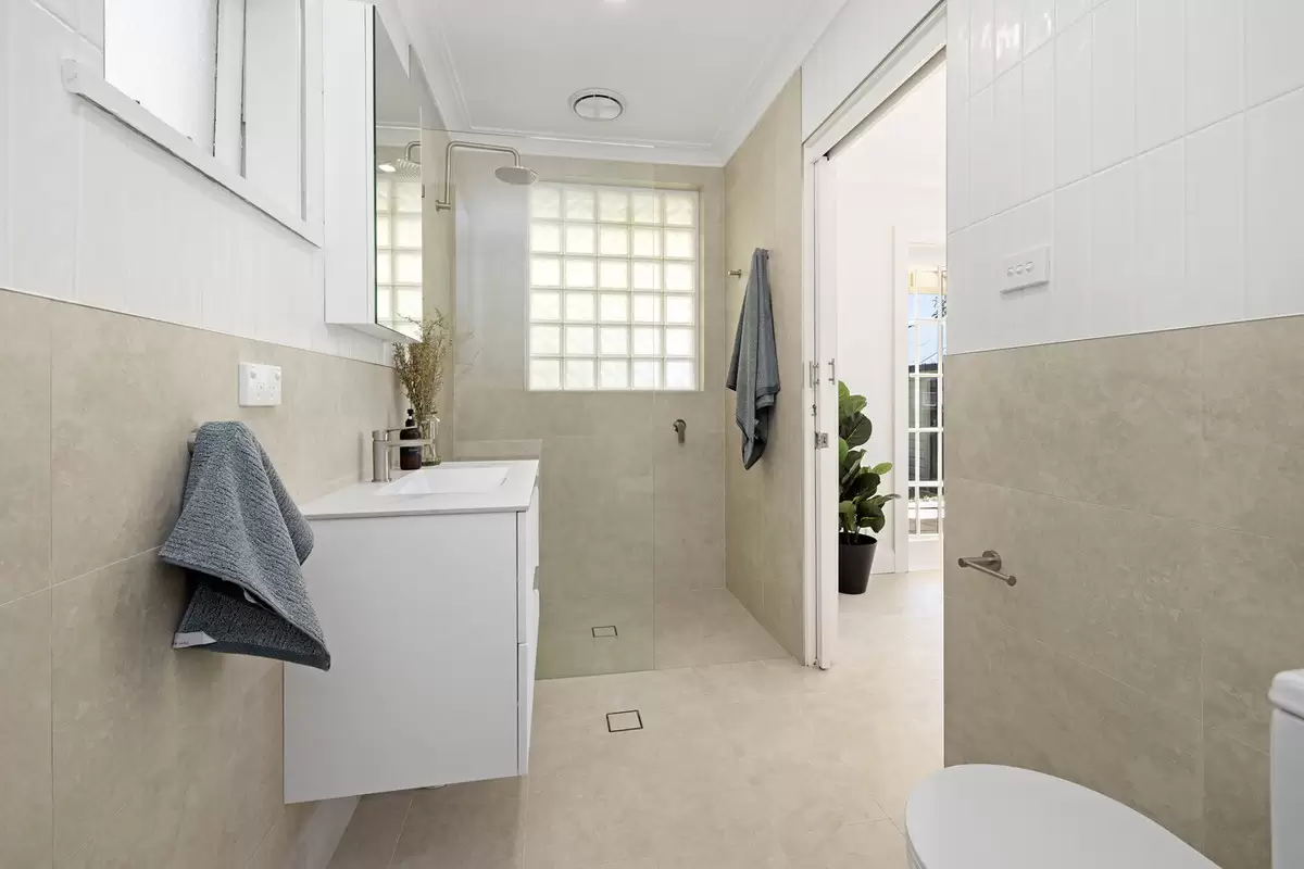 8 Rostherne Avenue, Croydon For Sale by Rich & Oliva - image 14