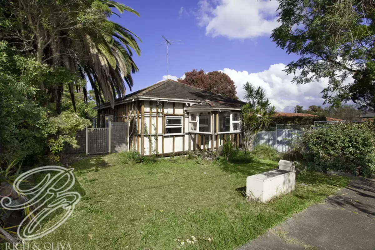 10 Renn Street, Kogarah Bay Sold by Rich & Oliva - image 2