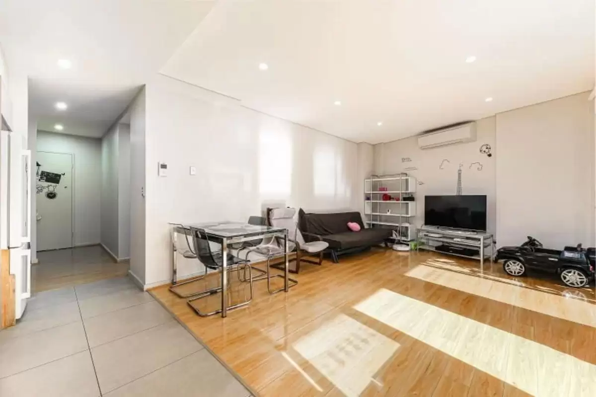 G07/8 Broughton Street, Canterbury Leased by Rich & Oliva - image 2