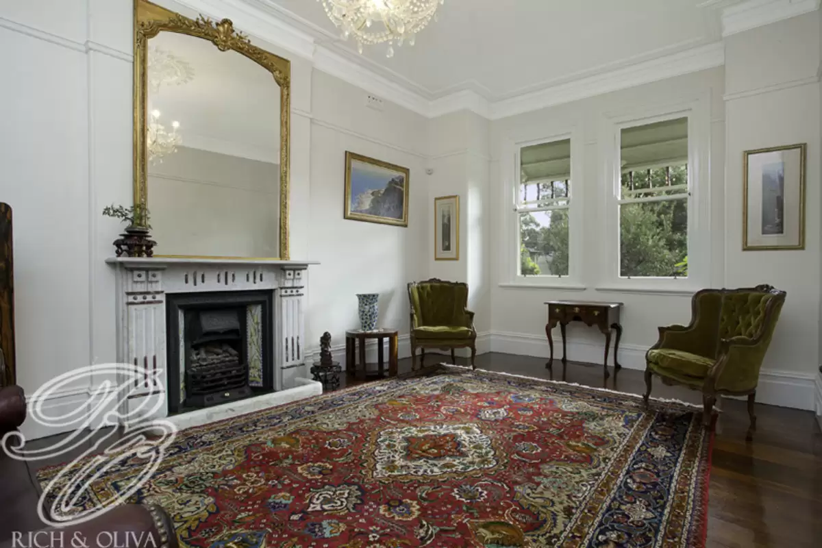 8 Clarence Street, Burwood Sold by Rich & Oliva - image 4