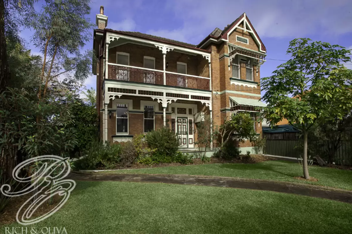 8 Clarence Street, Burwood Sold by Rich & Oliva - image 1