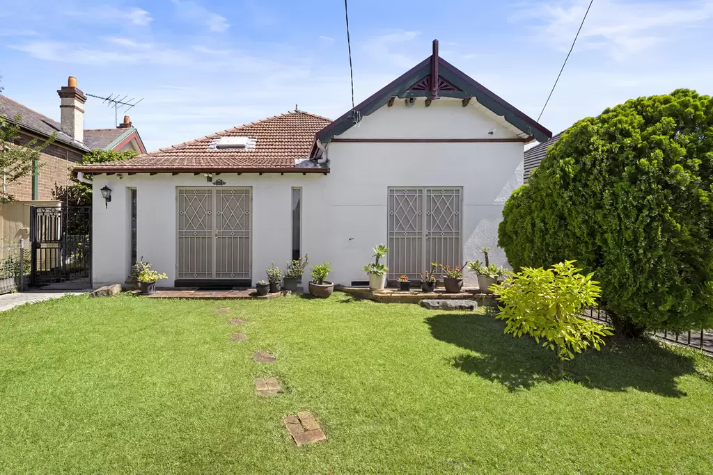 28 Minna Street, Burwood Sold by Rich & Oliva