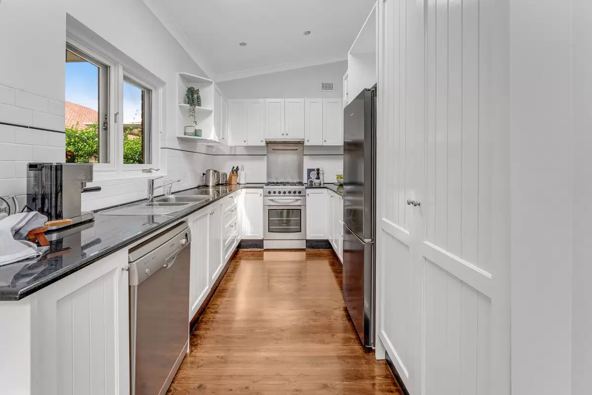 38 Kenilworth Street, Croydon Auction by Rich & Oliva - image 17