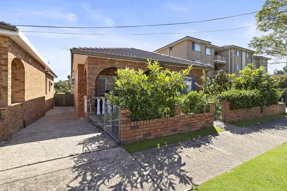 44 Minter Street, Canterbury Auction by Rich & Oliva - image 2