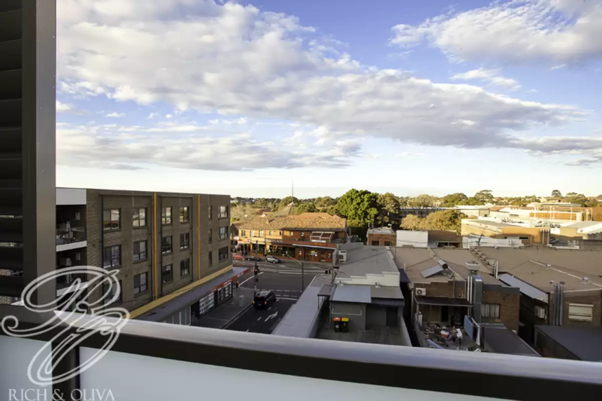 C305/11 Mashman Avenue, Kingsgrove Sold by Rich & Oliva - image 1