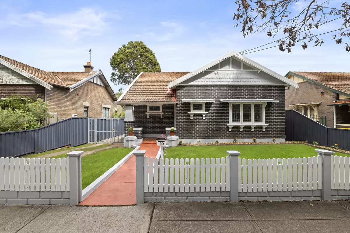 30 Roslyn Street, Ashbury Auction by Rich & Oliva - image 1