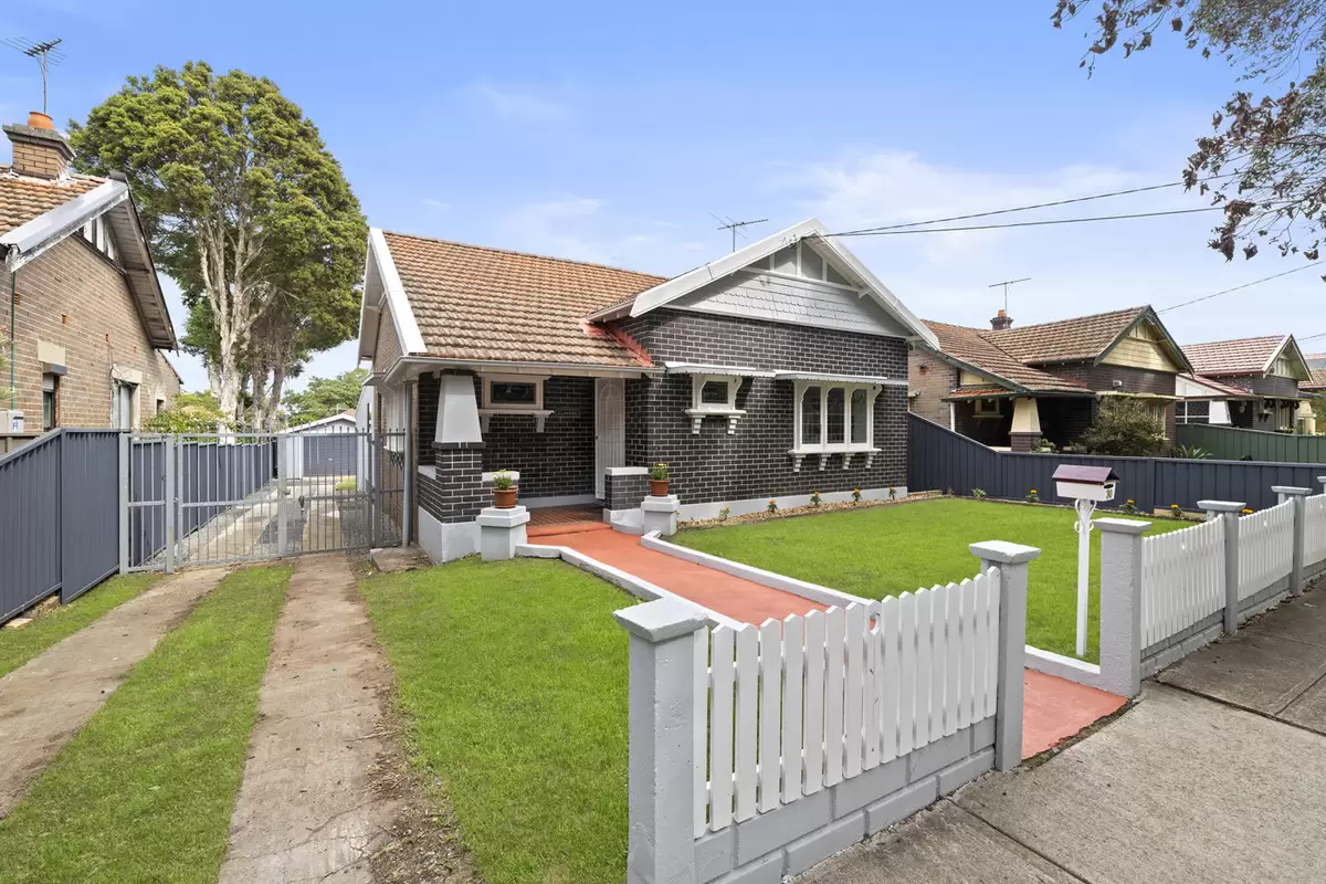 30 Roslyn Street, Ashbury Auction by Rich & Oliva - image 2