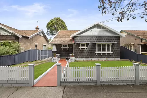 30 Roslyn Street, Ashbury Auction by Rich & Oliva