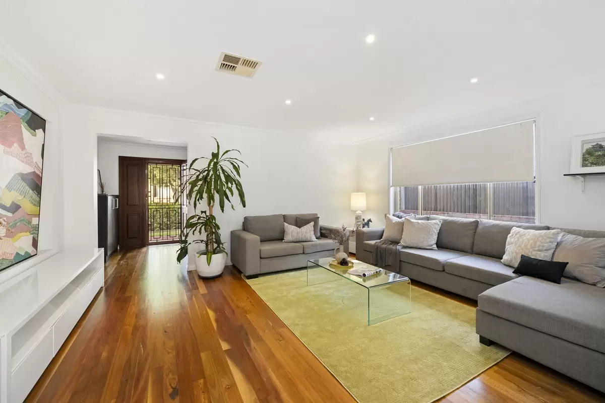 13 Cooks Avenue, Canterbury Auction by Rich & Oliva - image 3