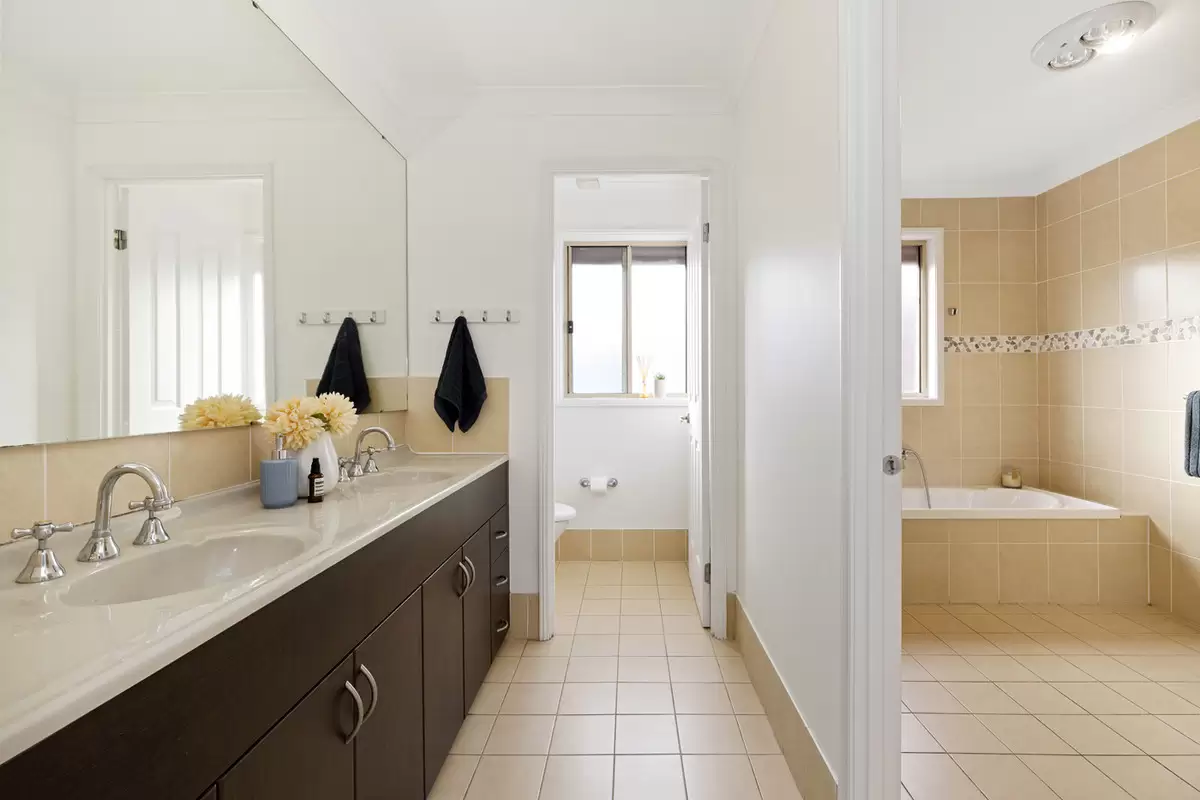 13 Cooks Avenue, Canterbury Auction by Rich & Oliva - image 15