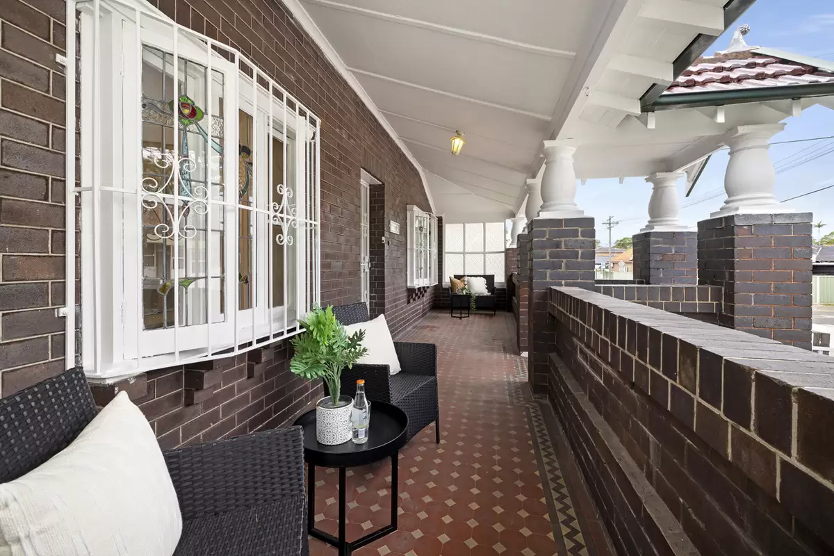 19 Queen Street, Croydon Auction by Rich & Oliva - image 3