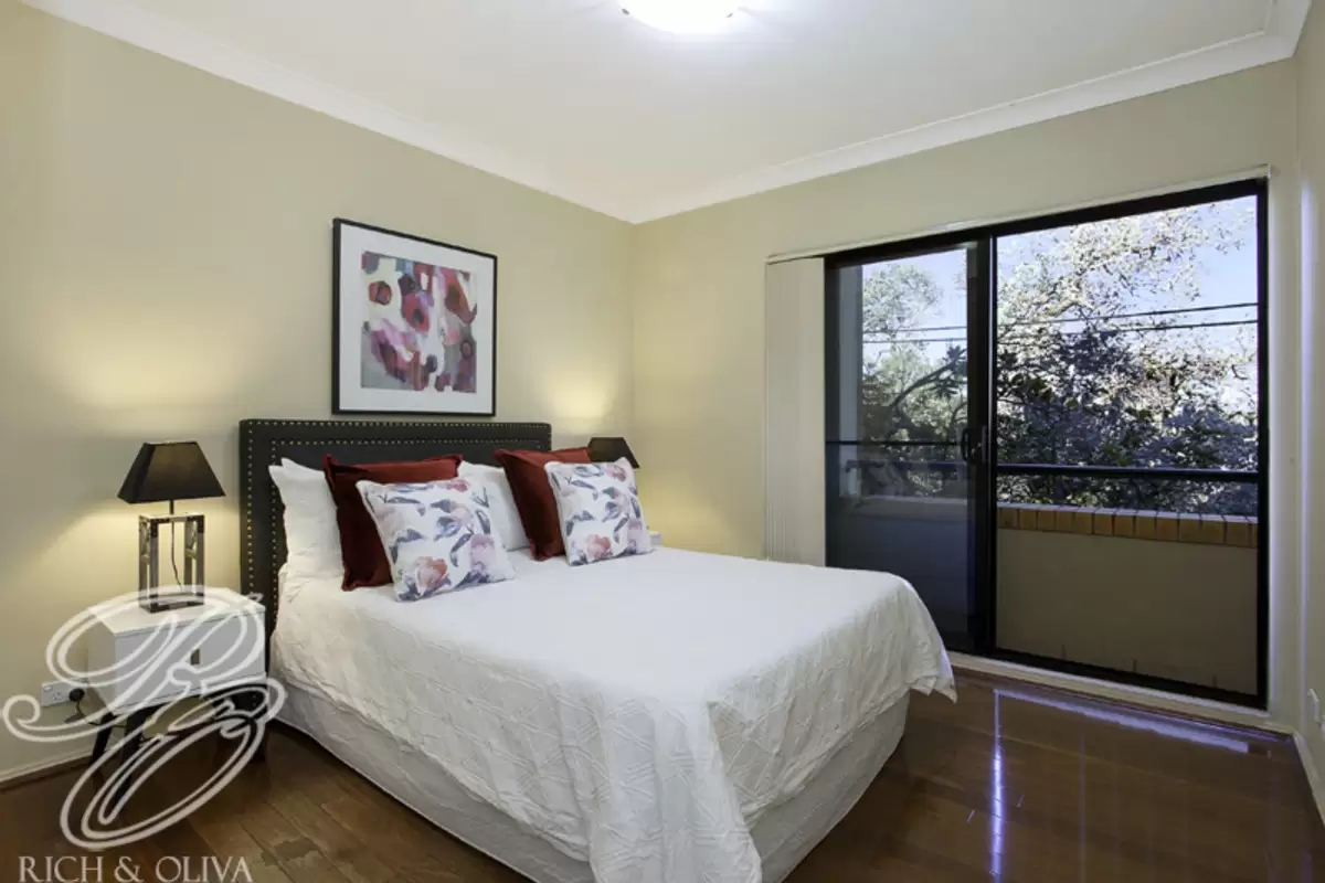 8/30 Gordon Street, Burwood Sold by Rich & Oliva - image 3