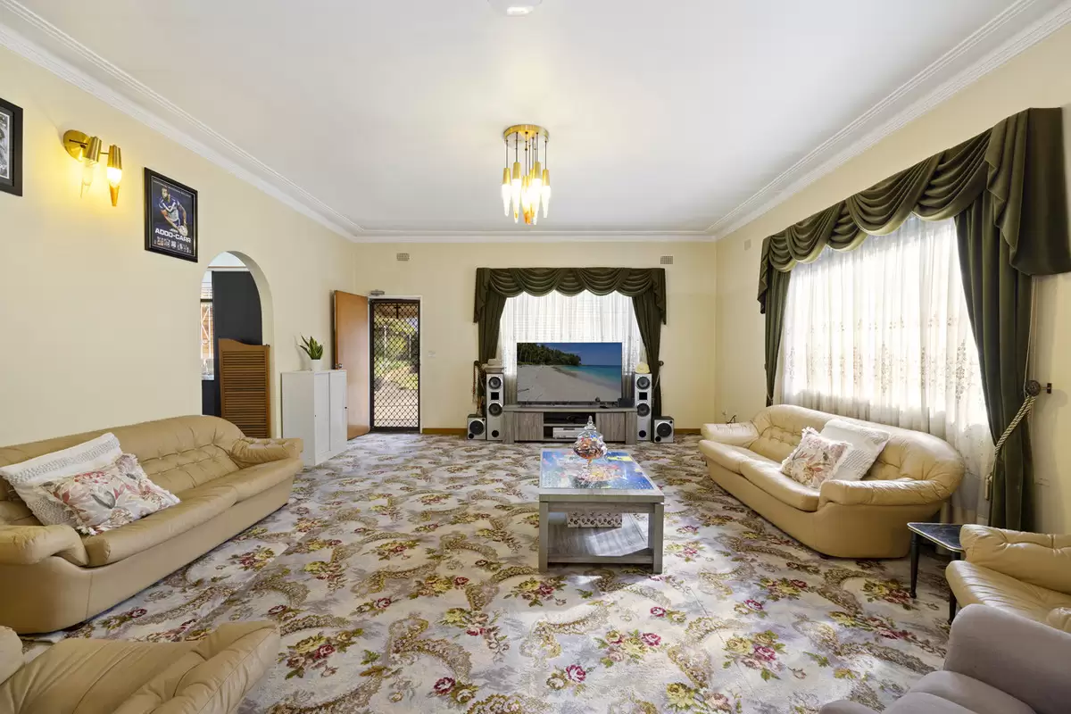 29 Brady Street, Croydon Auction by Rich & Oliva - image 9
