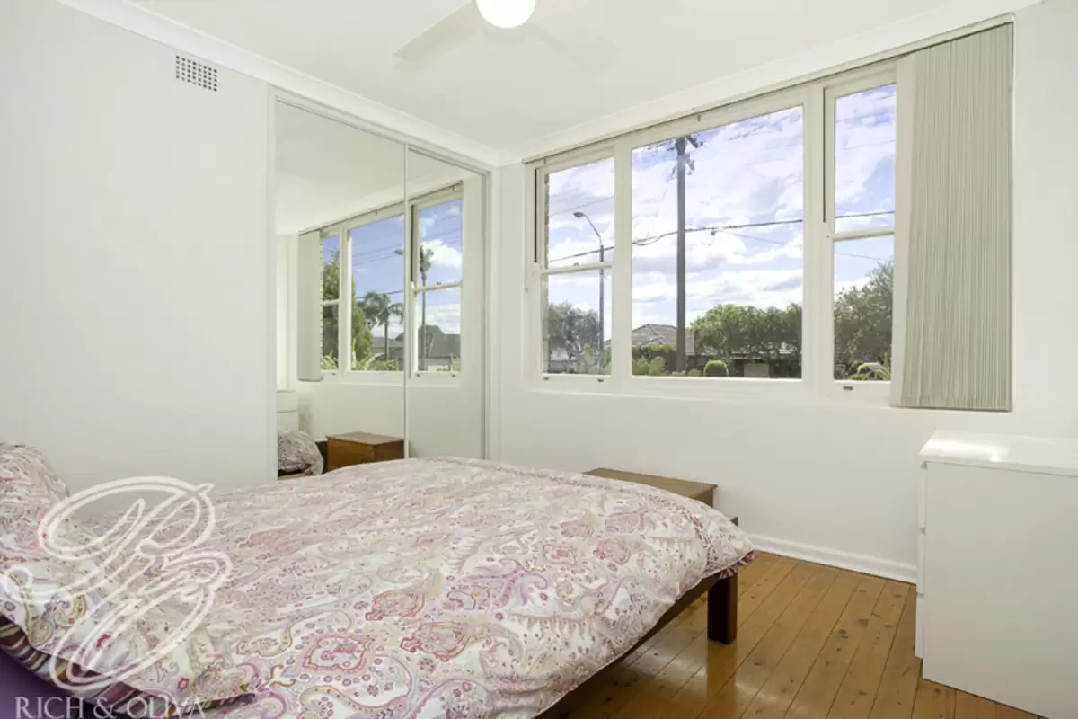 2/242 William Street, Kingsgrove Sold by Rich & Oliva - image 4