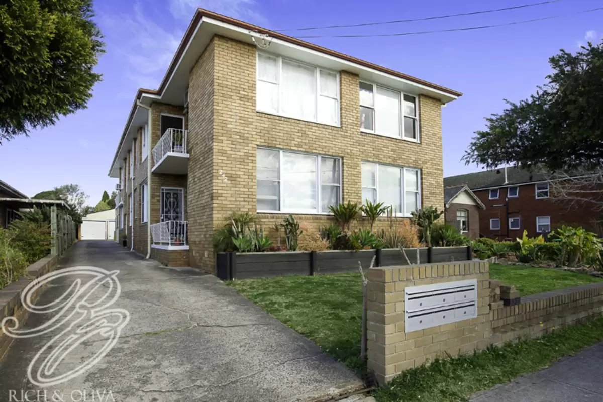 2/242 William Street, Kingsgrove Sold by Rich & Oliva - image 1