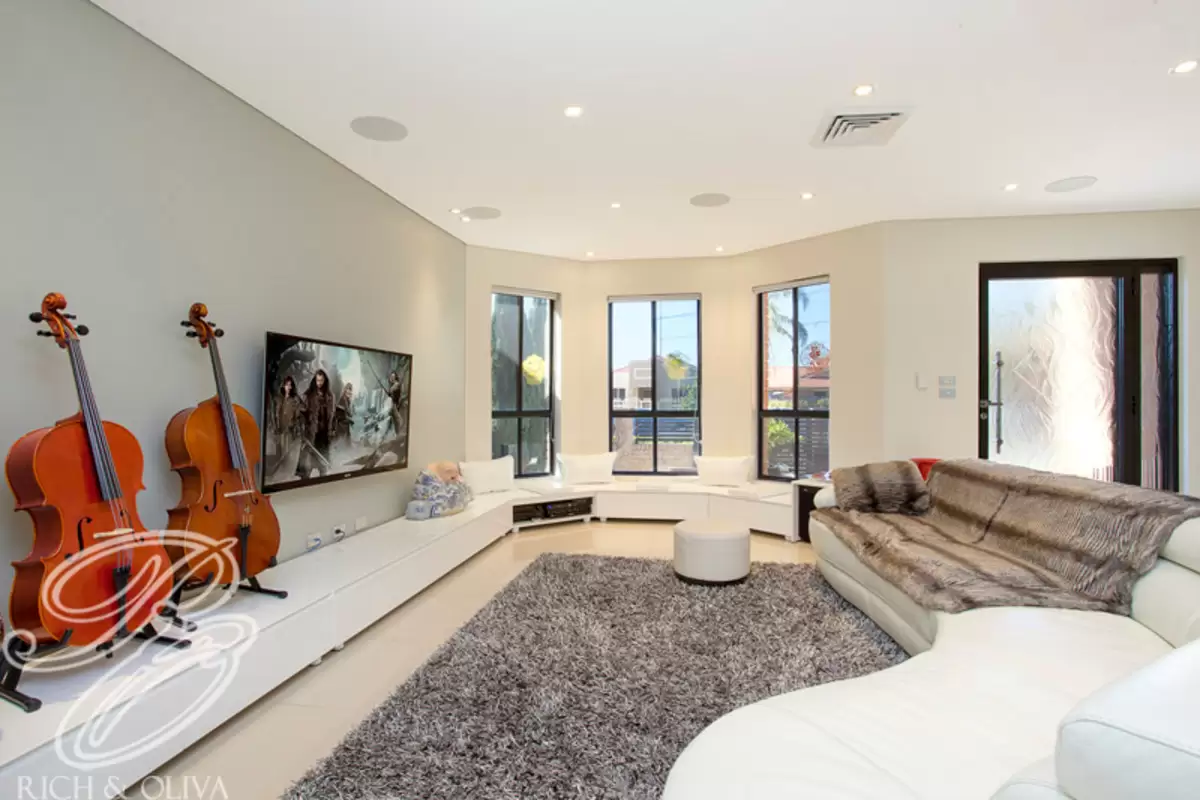 65 Hampton Street, Croydon Park Sold by Rich & Oliva - image 2