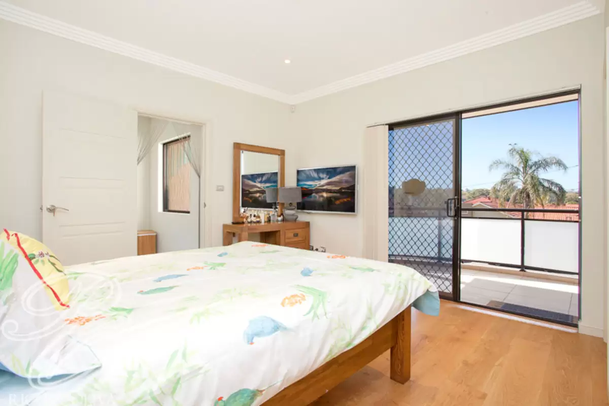 65 Hampton Street, Croydon Park Sold by Rich & Oliva - image 6