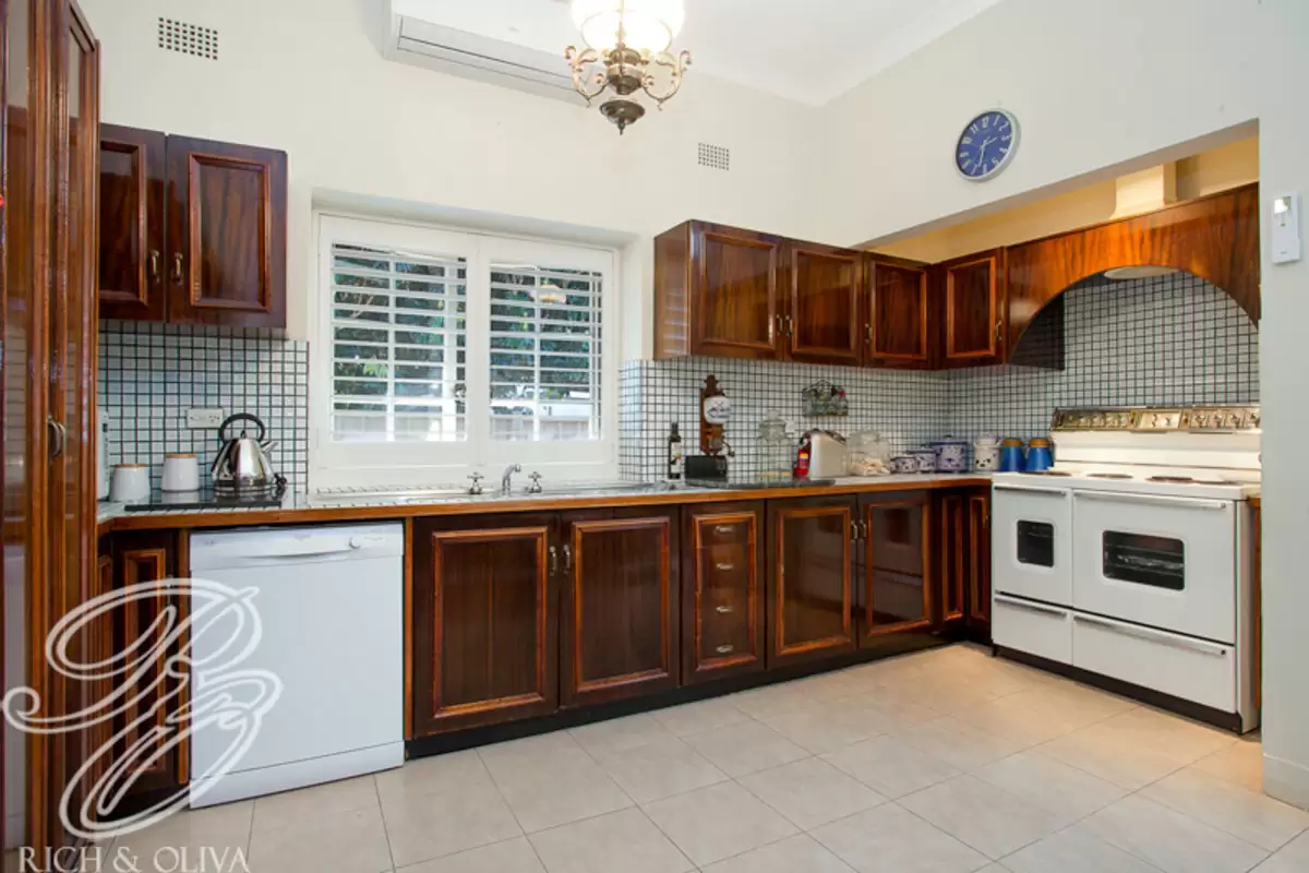 6 Kelso Street, Burwood Heights Sold by Rich & Oliva - image 5