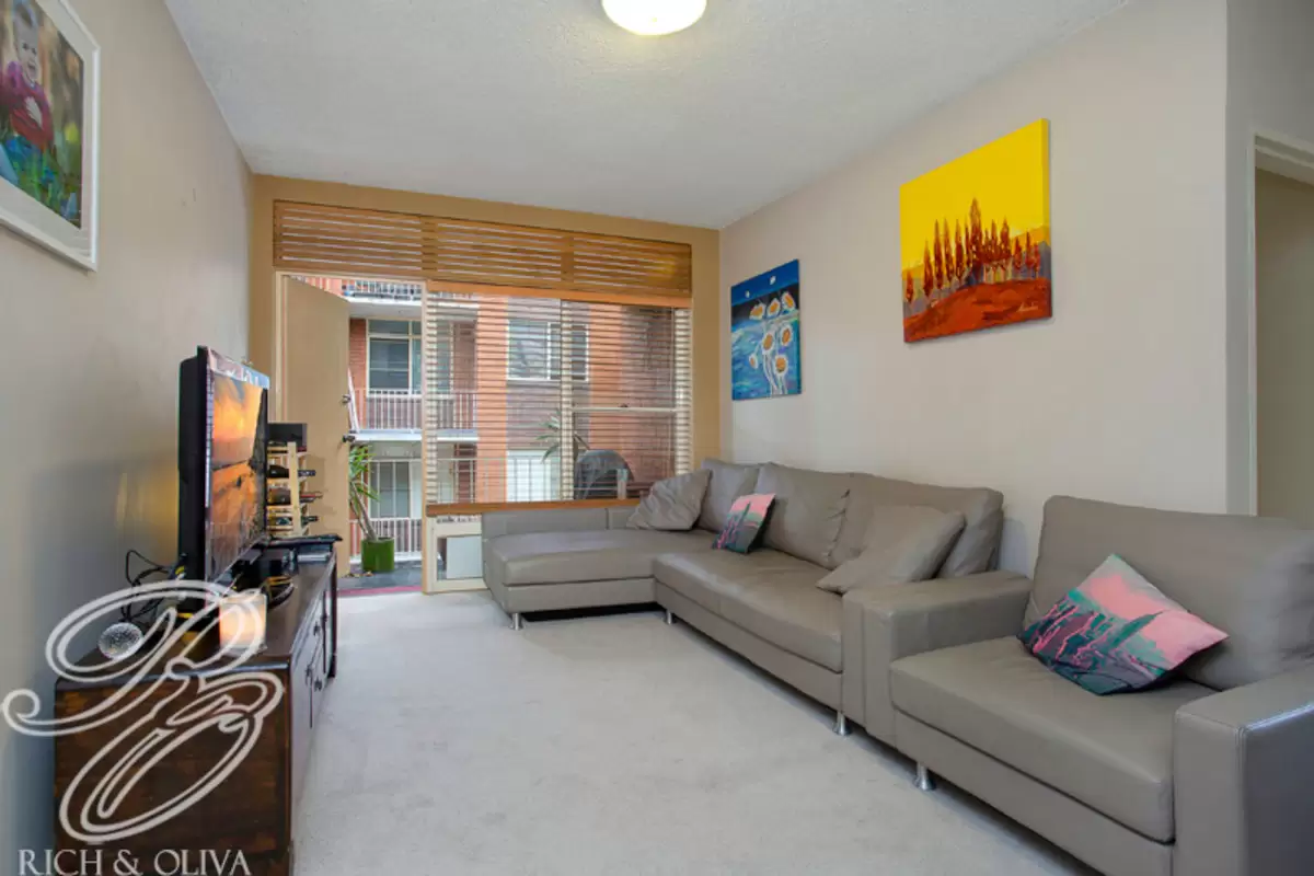 10/1 Merchant Street, Stanmore Sold by Rich & Oliva - image 2