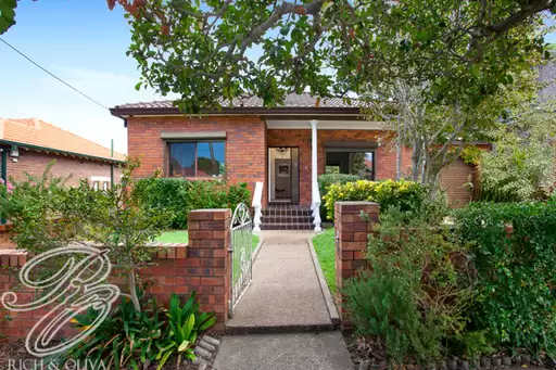 33 Hillcrest Avenue, Strathfield South Sold by Rich & Oliva