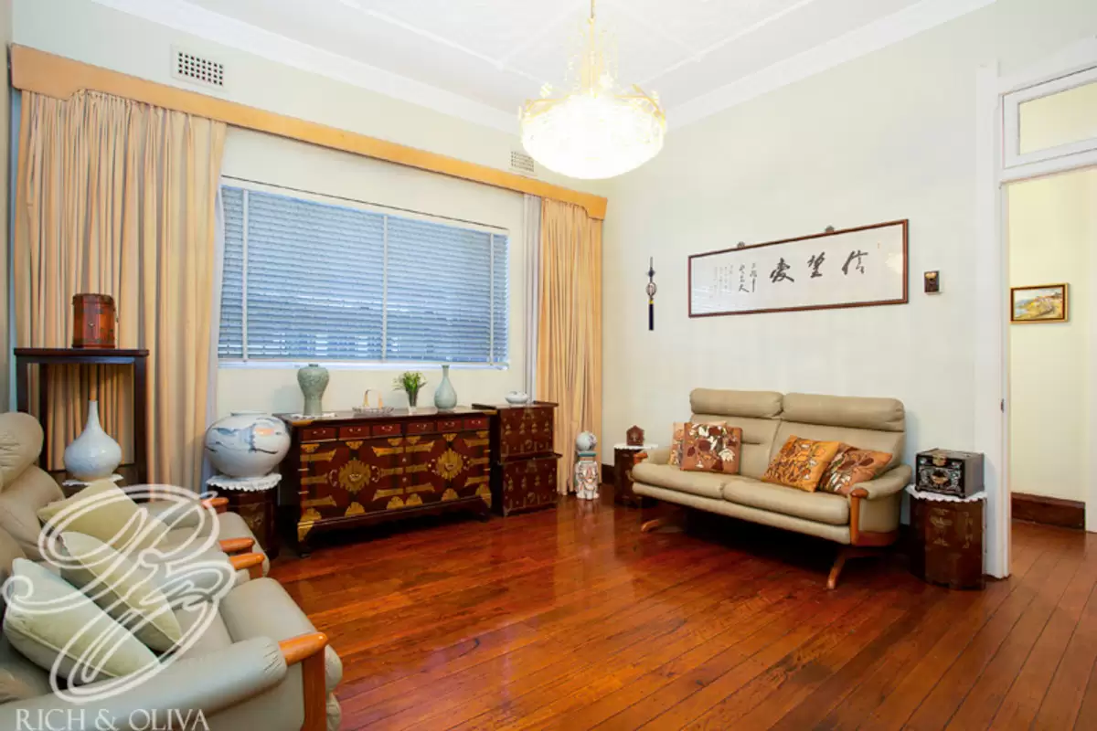 76 Norton Street, Ashfield Sold by Rich & Oliva - image 3