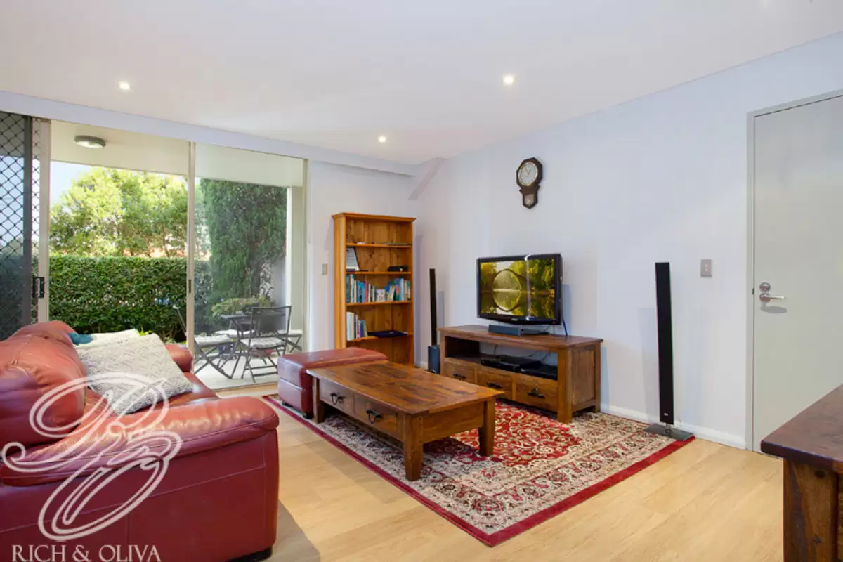 10/27 Windward Parade, Chiswick Sold by Rich & Oliva - image 2