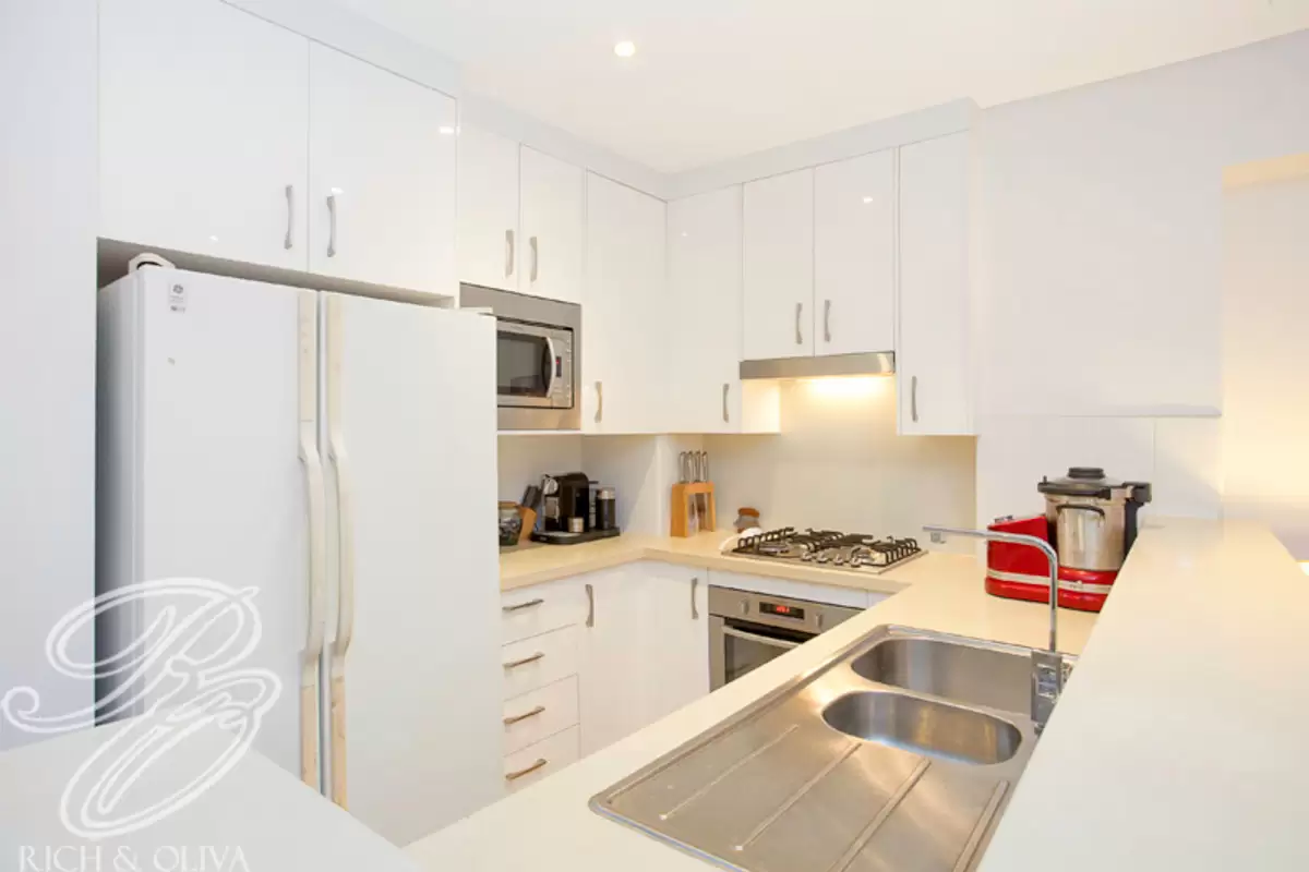 10/27 Windward Parade, Chiswick Sold by Rich & Oliva - image 4