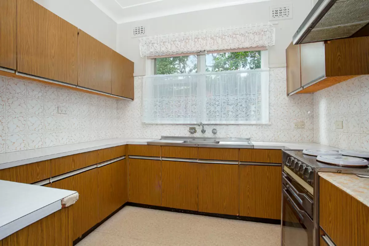 24 Lorando Avenue, Sefton Sold by Rich & Oliva - image 4