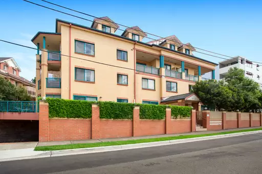 9/15 Carilla Street, Burwood Sold by Rich & Oliva