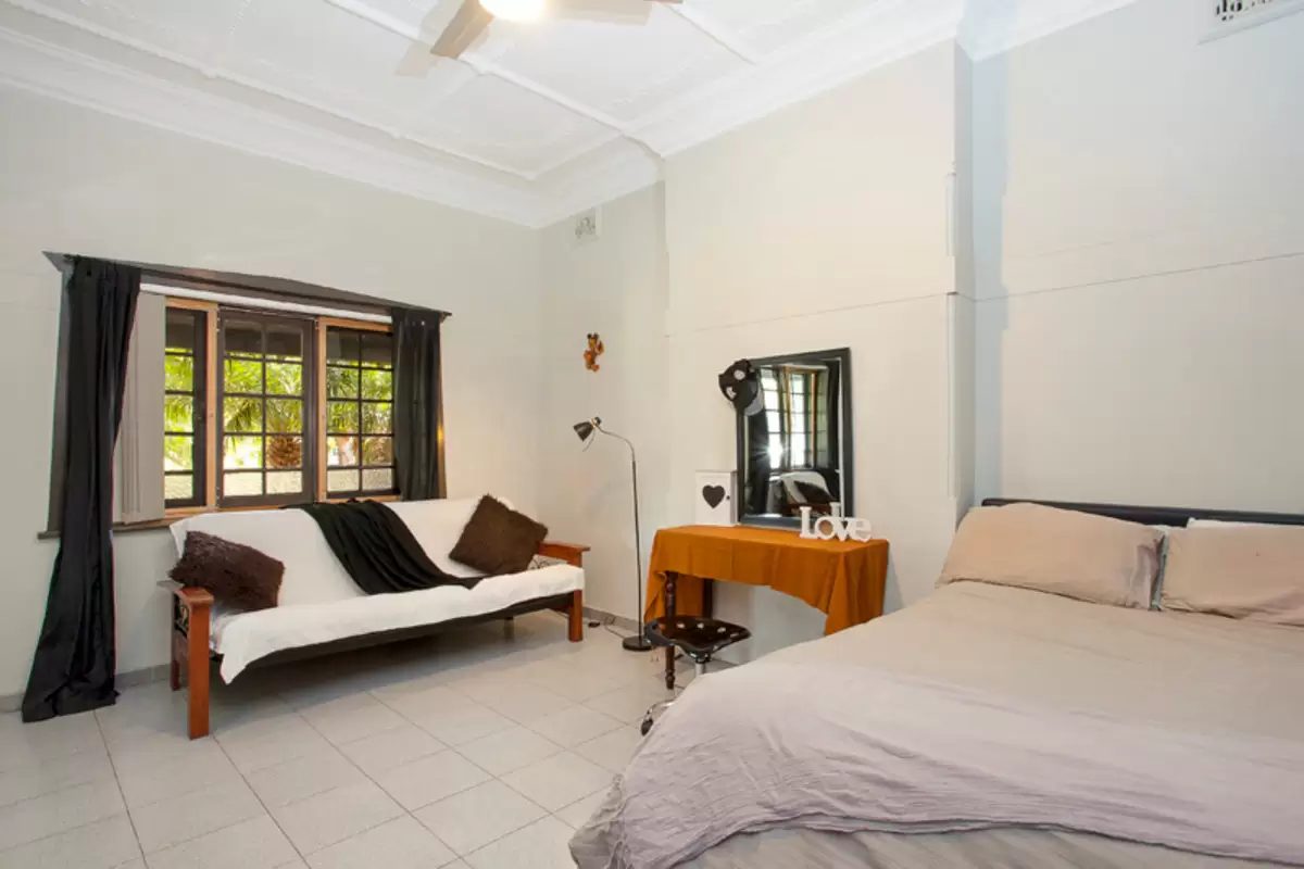 28 Hampton, Croydon Park Sold by Rich & Oliva - image 9