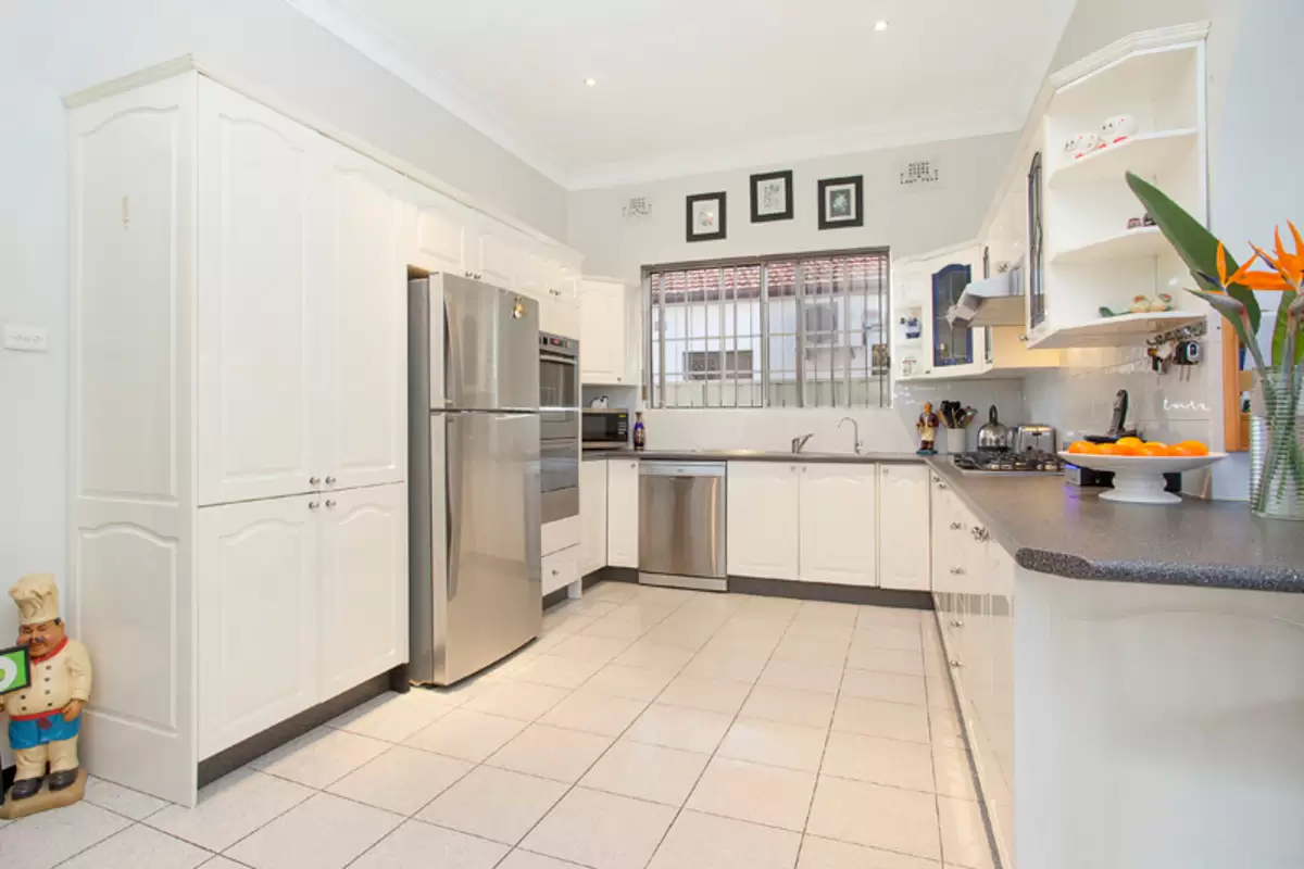 28 Hampton, Croydon Park Sold by Rich & Oliva - image 6