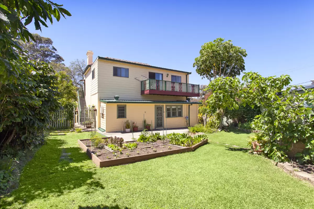 27 Moonbie Street, Summer Hill Sold by Rich & Oliva - image 2