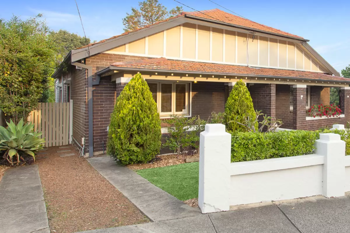 25 King Street, Ashbury Sold by Rich & Oliva - image 1