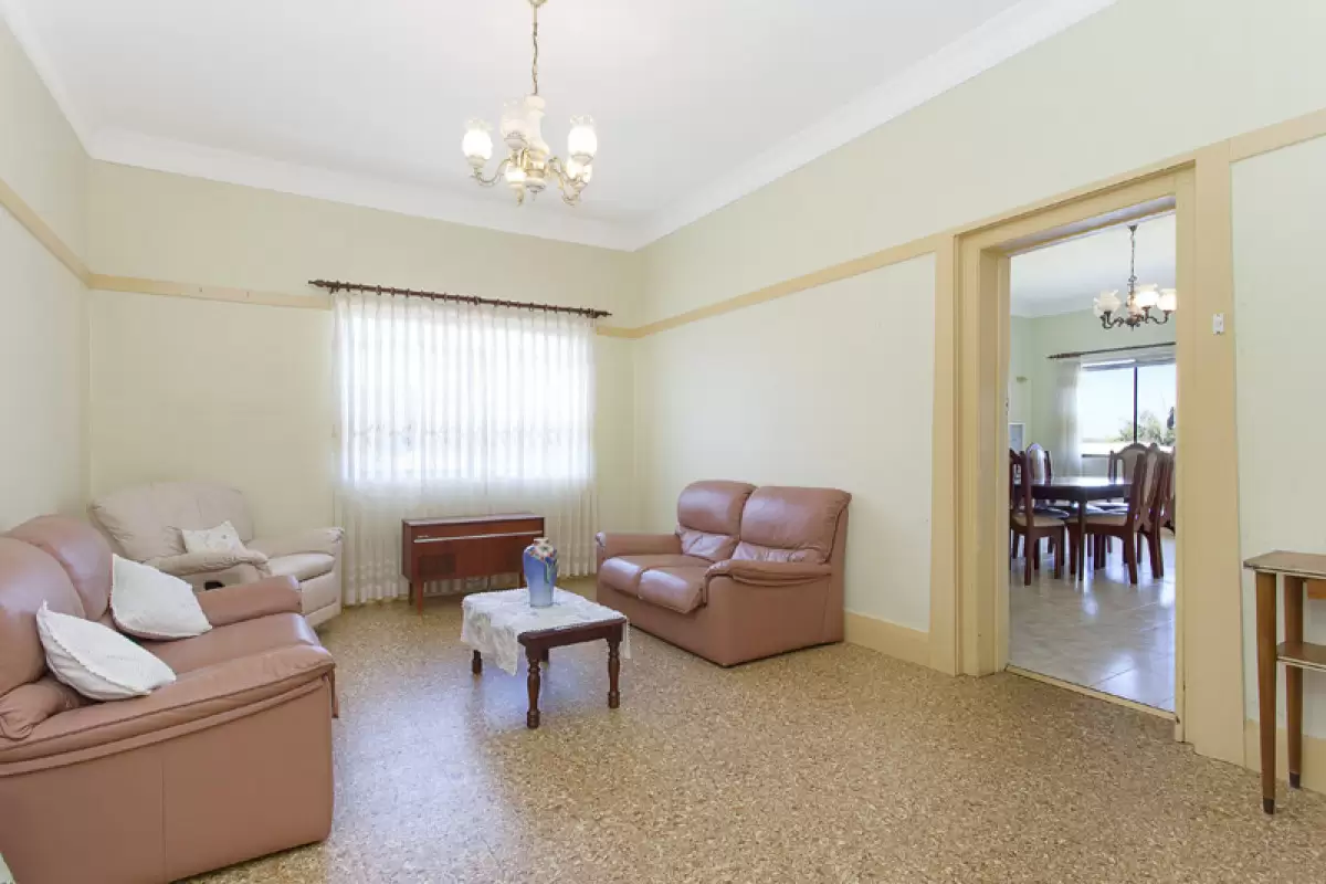 33 Forbes Street, Croydon Park Sold by Rich & Oliva - image 2
