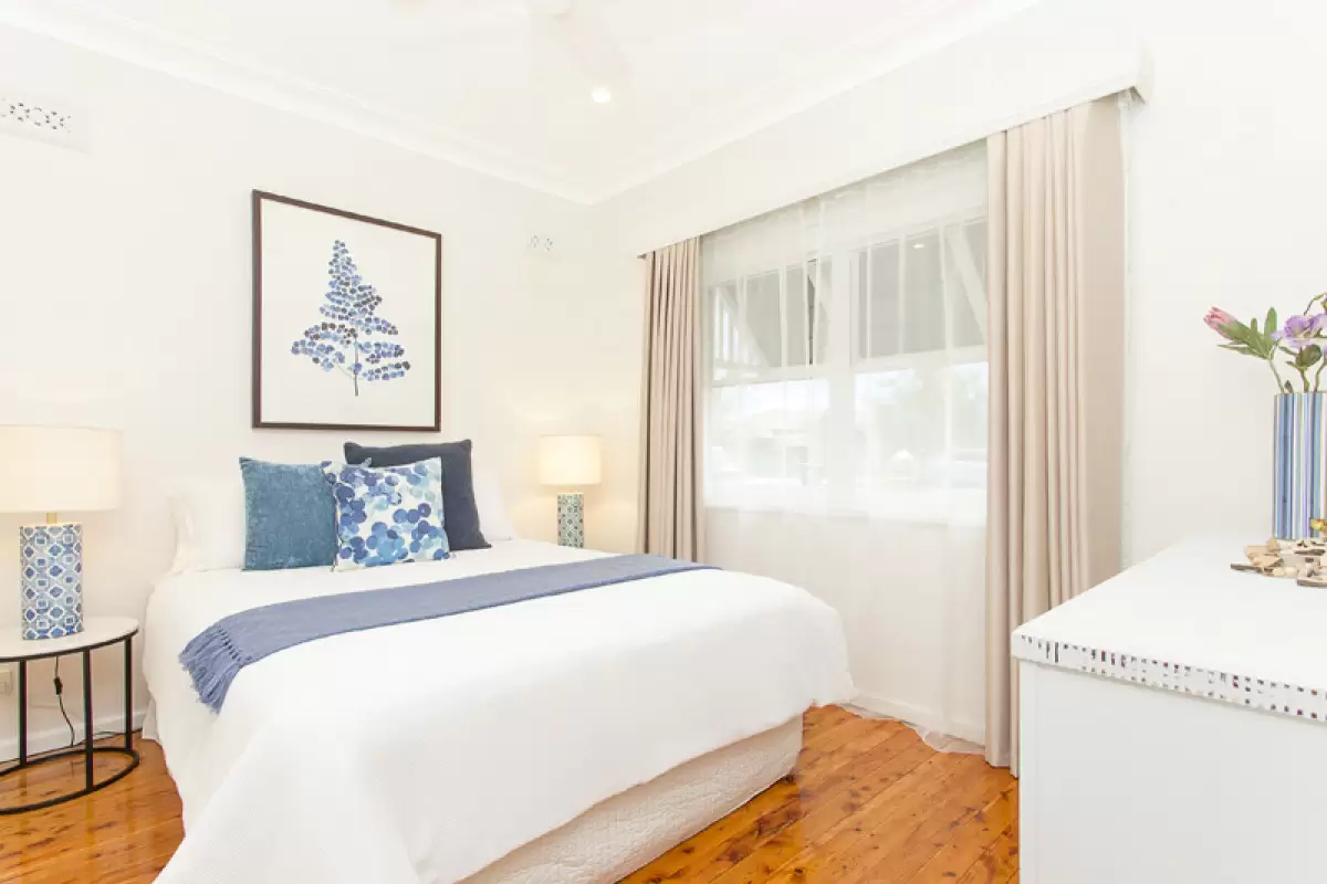 2 Hextol, Croydon Park Sold by Rich & Oliva - image 8
