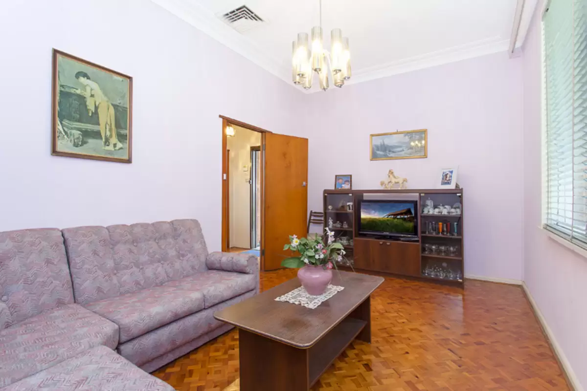 8 Parkhill Street, Croydon Park Sold by Rich & Oliva - image 2