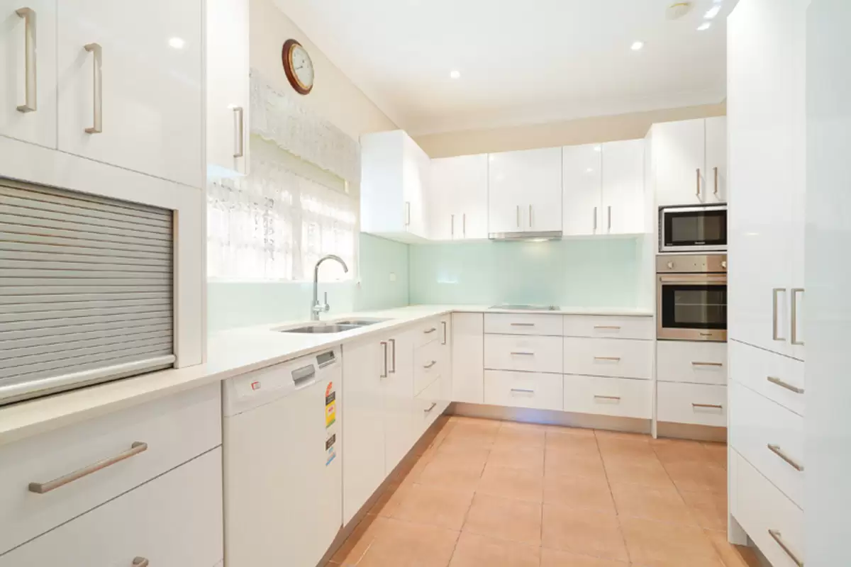 18/4 Wyatt Avenue, Burwood Sold by Rich & Oliva - image 3
