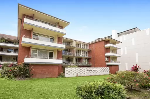 33/3-13 Comer Street, Burwood Sold by Rich & Oliva