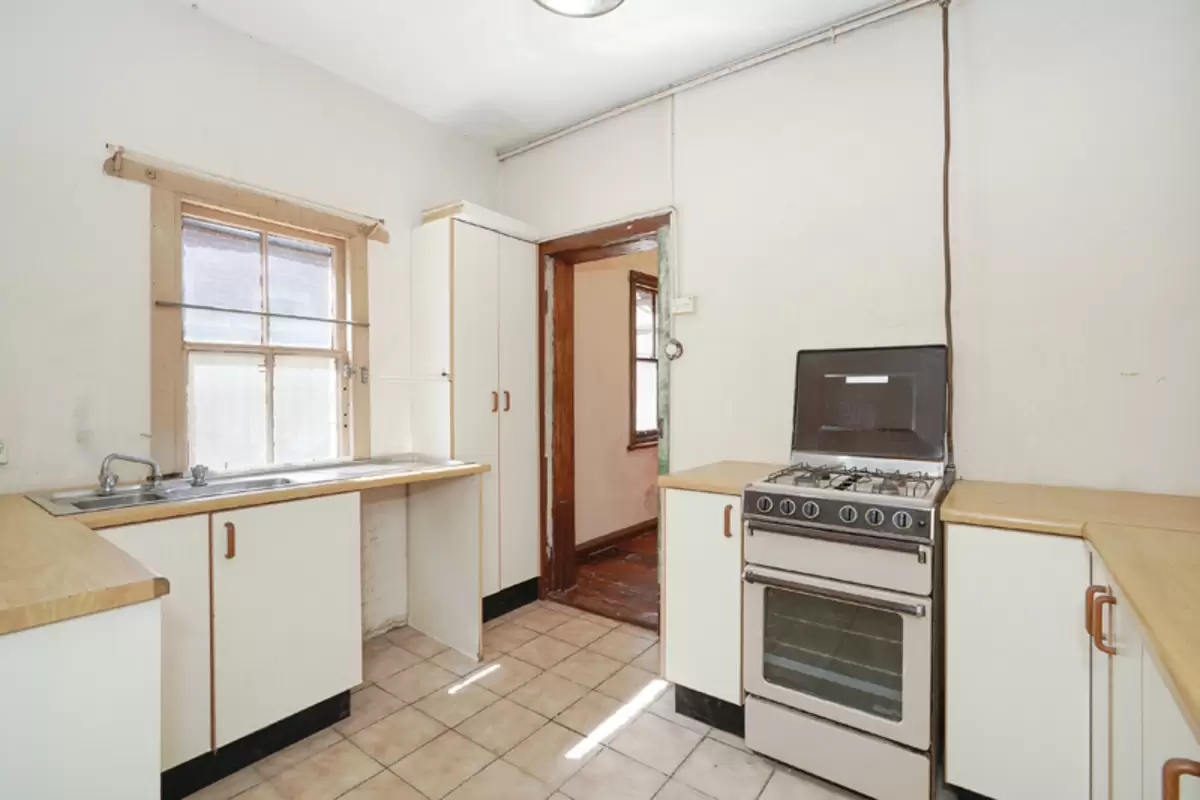 33 Henson Street, Summer Hill Sold by Rich & Oliva - image 3